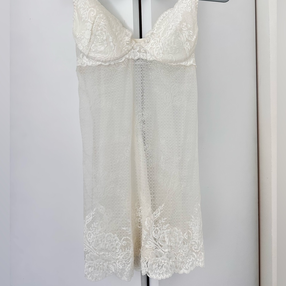 La Perla Elegant Cream Lace Chemise - Picture 5 of 16